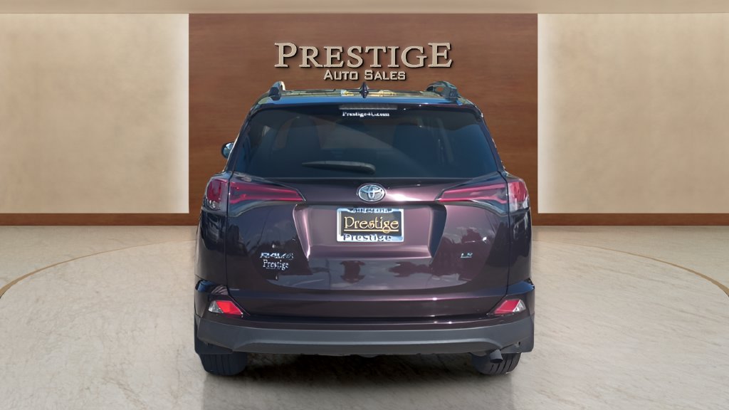 Used 2018 Toyota RAV4 LE FWD image 29