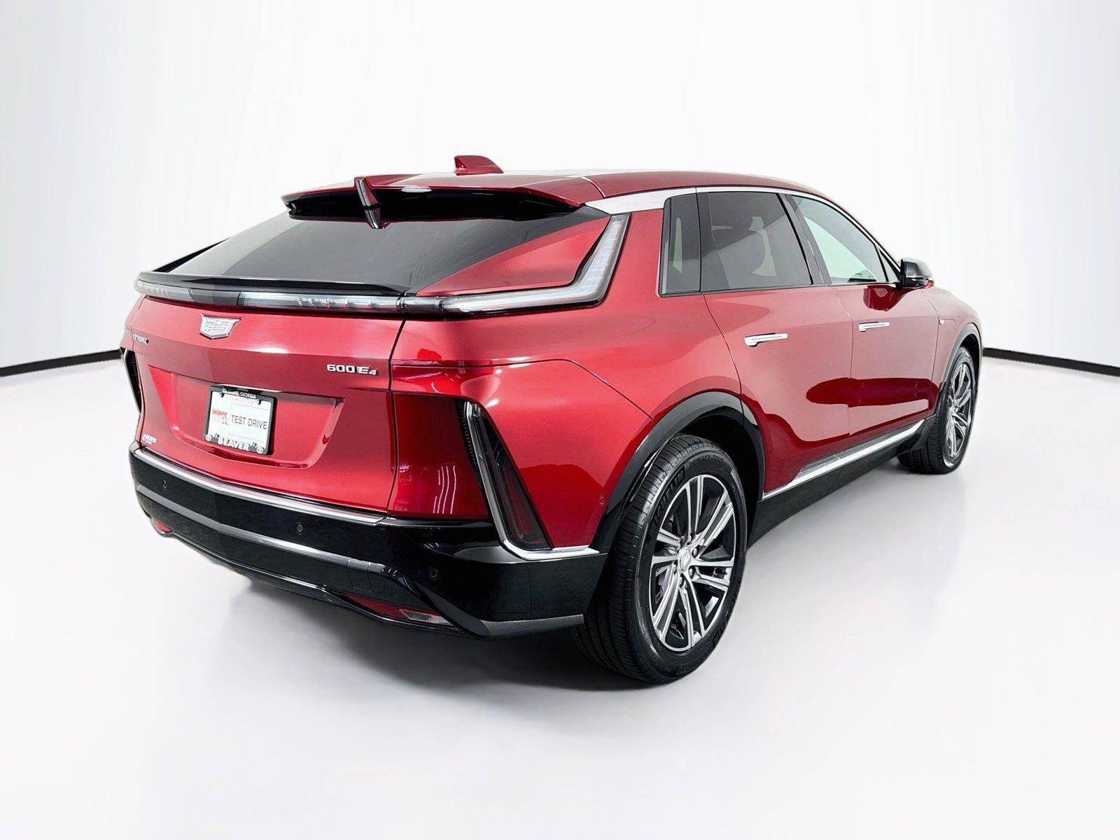 Used 2024 Cadillac Lyriq Luxury AWD/4WD image 2