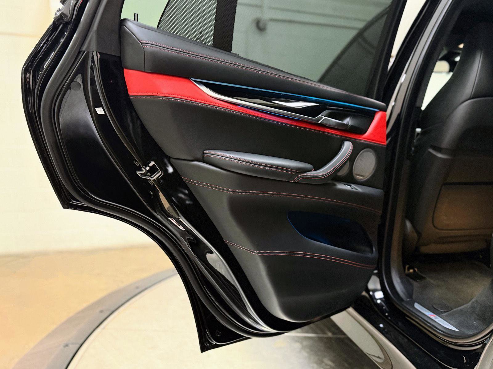 Used 2018 BMW X5 M image 16