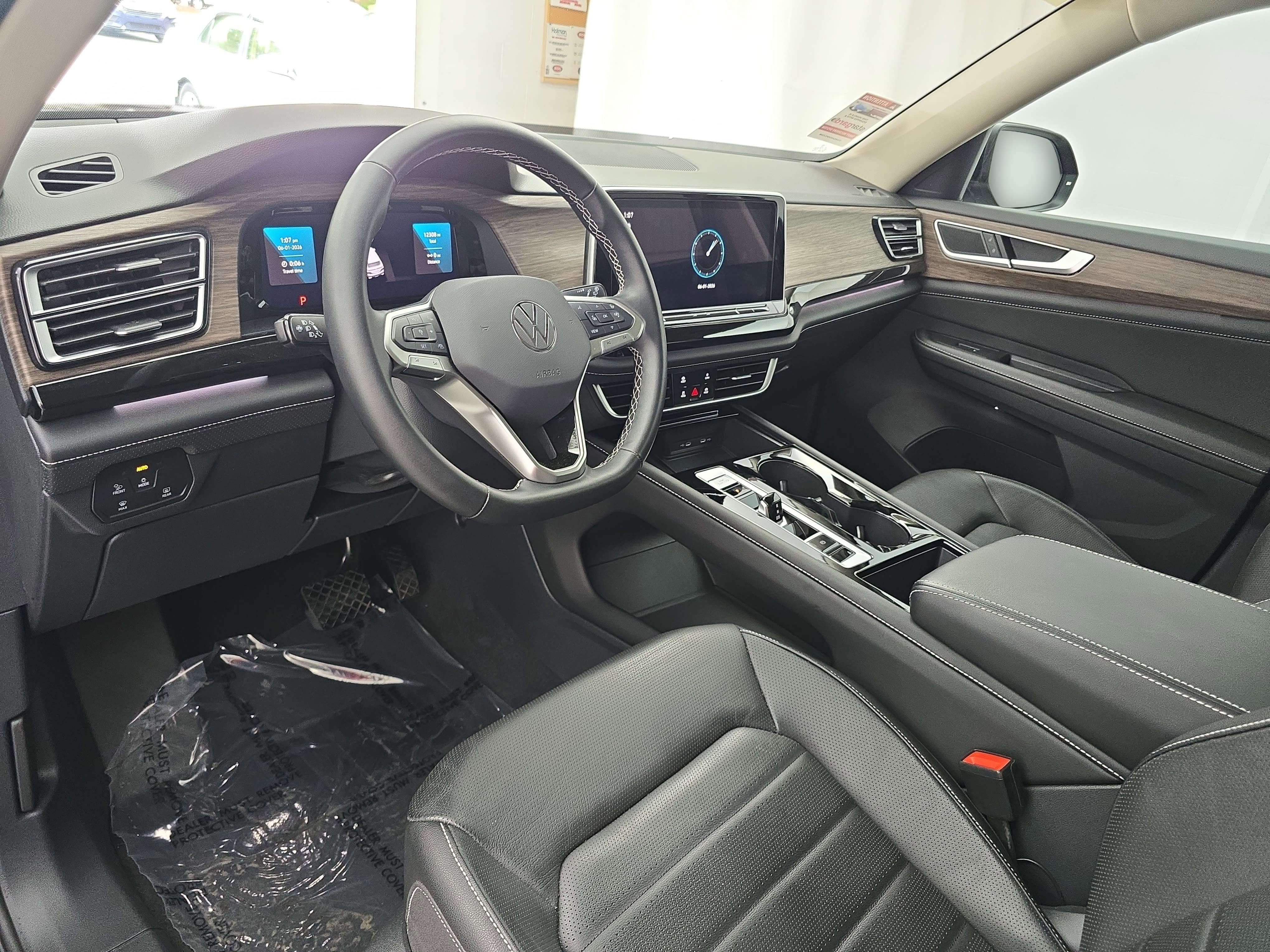 Certified 2025 Volkswagen Atlas SEL AWD/4WD image 17