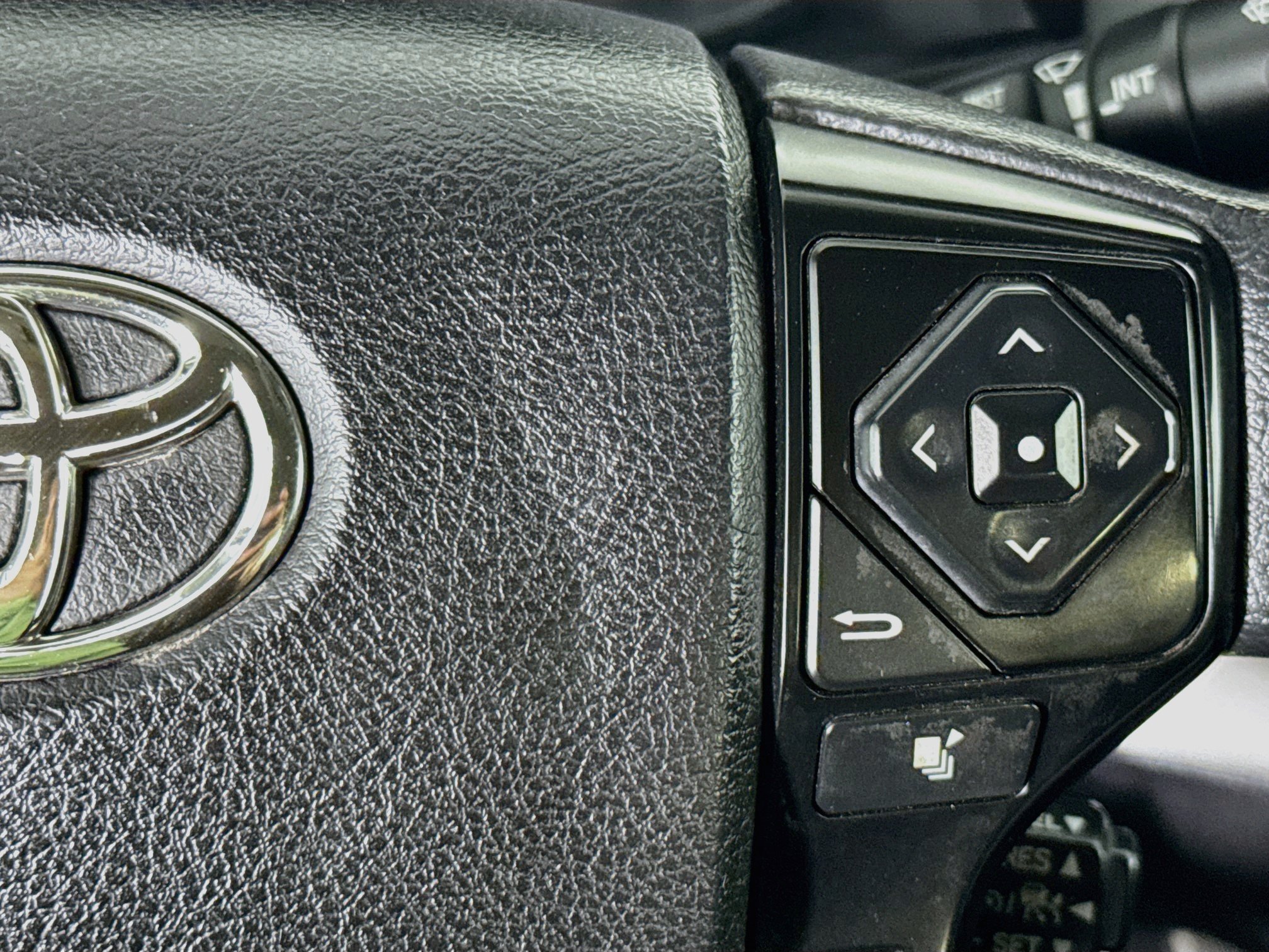 Used 2022 Toyota Tacoma SR RWD image 13