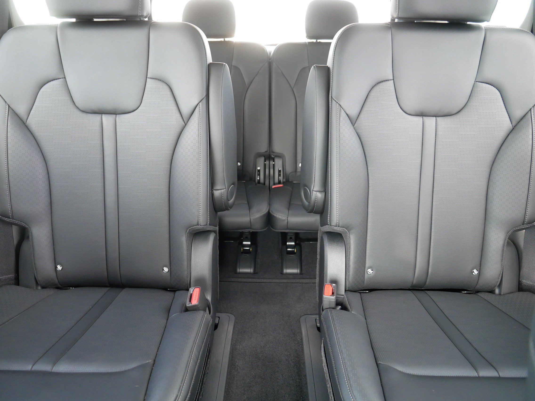 Used 2025 Kia Sorento SX AWD/4WD image 13