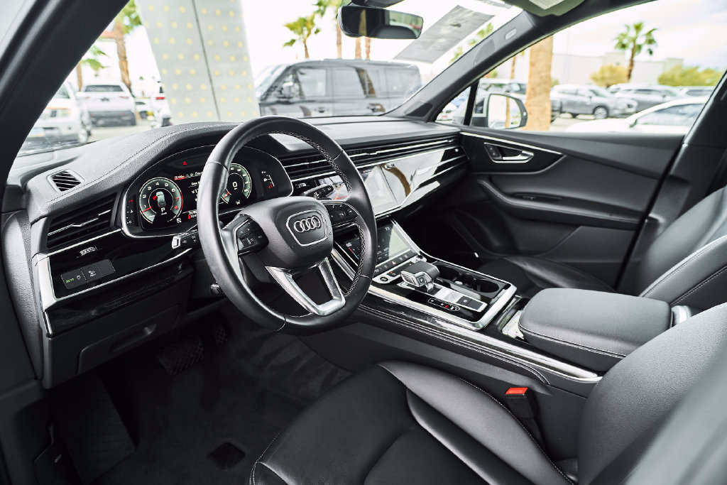 Used 2025 Audi Q7 3.0T Premium Plus AWD/4WD image 2