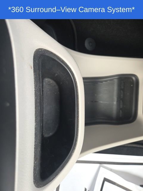 Used 2023 Chrysler Pacifica Touring-L image 39