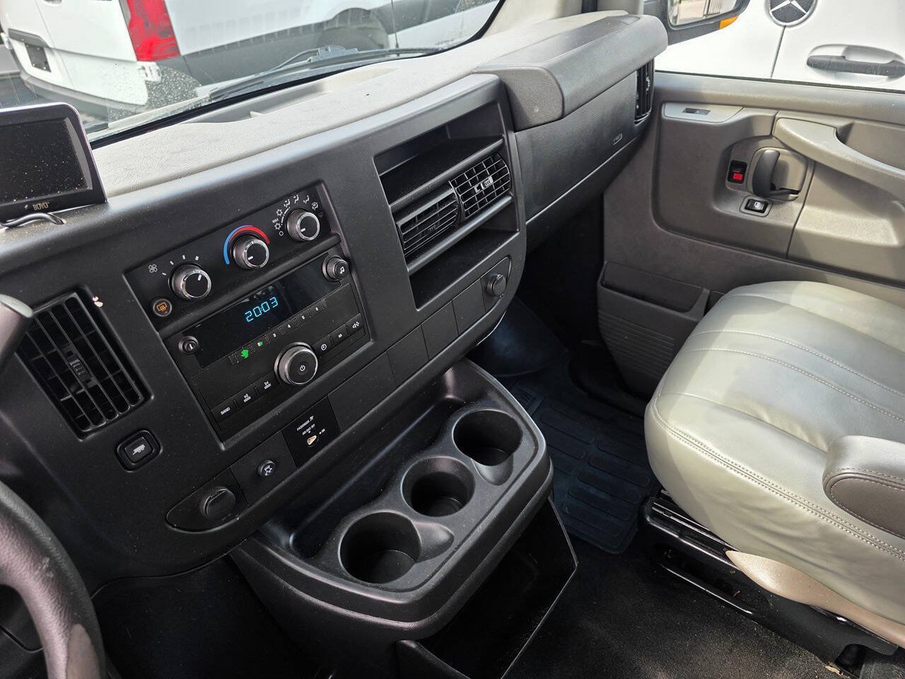 Used 2011 Chevrolet Express 3500 LS RWD image 19