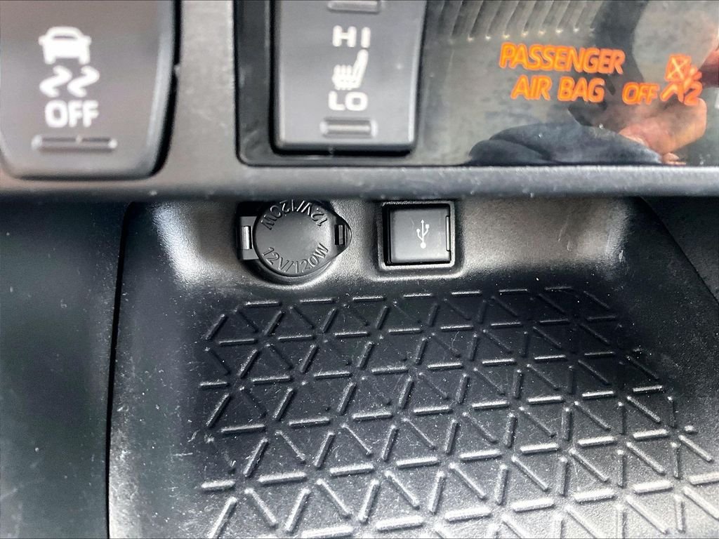 Used 2022 Toyota RAV4 XLE w/ Convenience Package AWD/4WD image 27