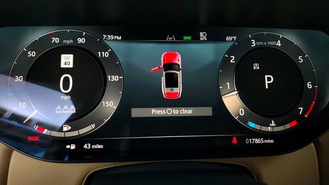 Used 2025 Land Rover Range Rover Sport SE image 15