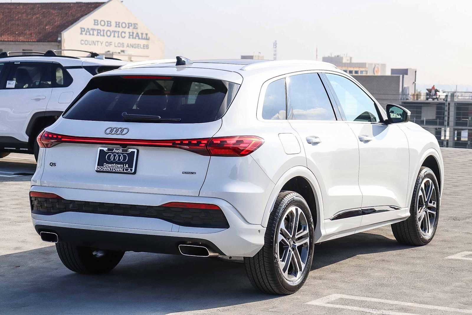 Used 2025 Audi Q5 Premium w/ Convenience Package image 4