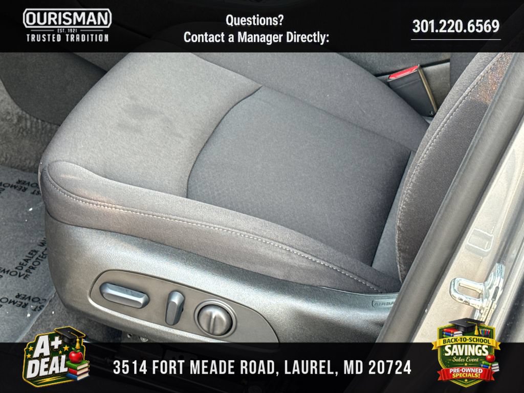 Used 2024 Chevrolet Malibu LT FWD image 7