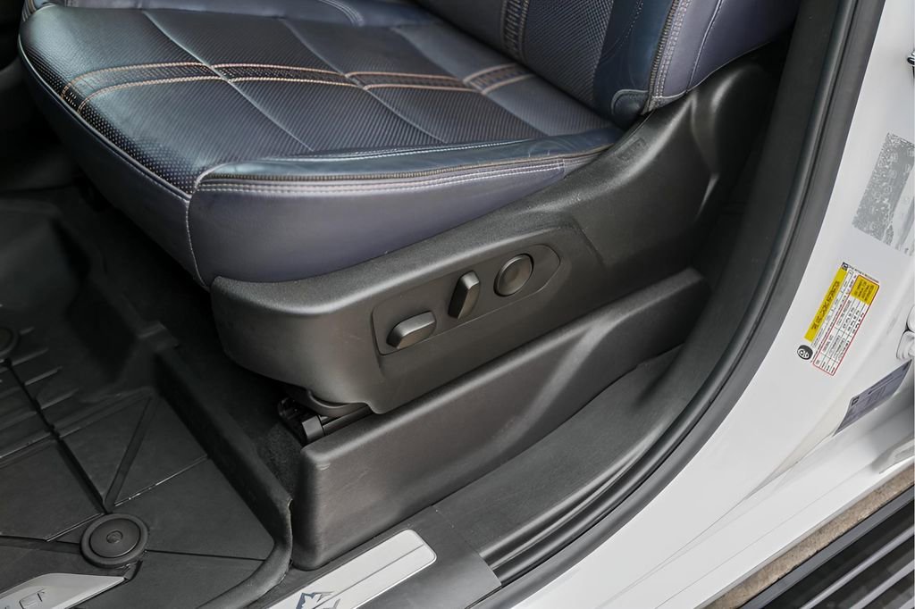 Certified 2024 Chevrolet Silverado 3500 High Country w/ High Country Premium Package image 11