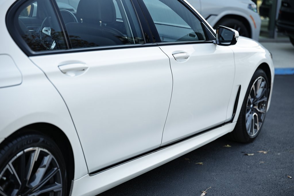 Used 2022 BMW 750i xDrive w/ Luxury Rear Seating Package image 8