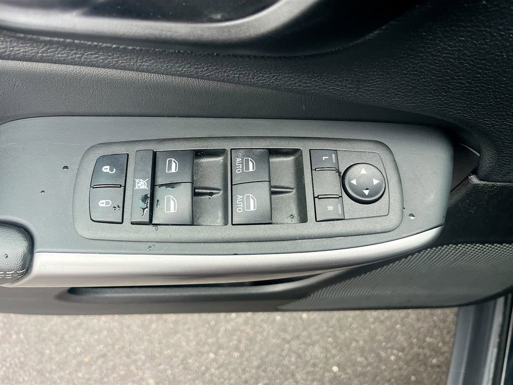 Used 2022 Jeep Cherokee Latitude Lux AWD/4WD image 17