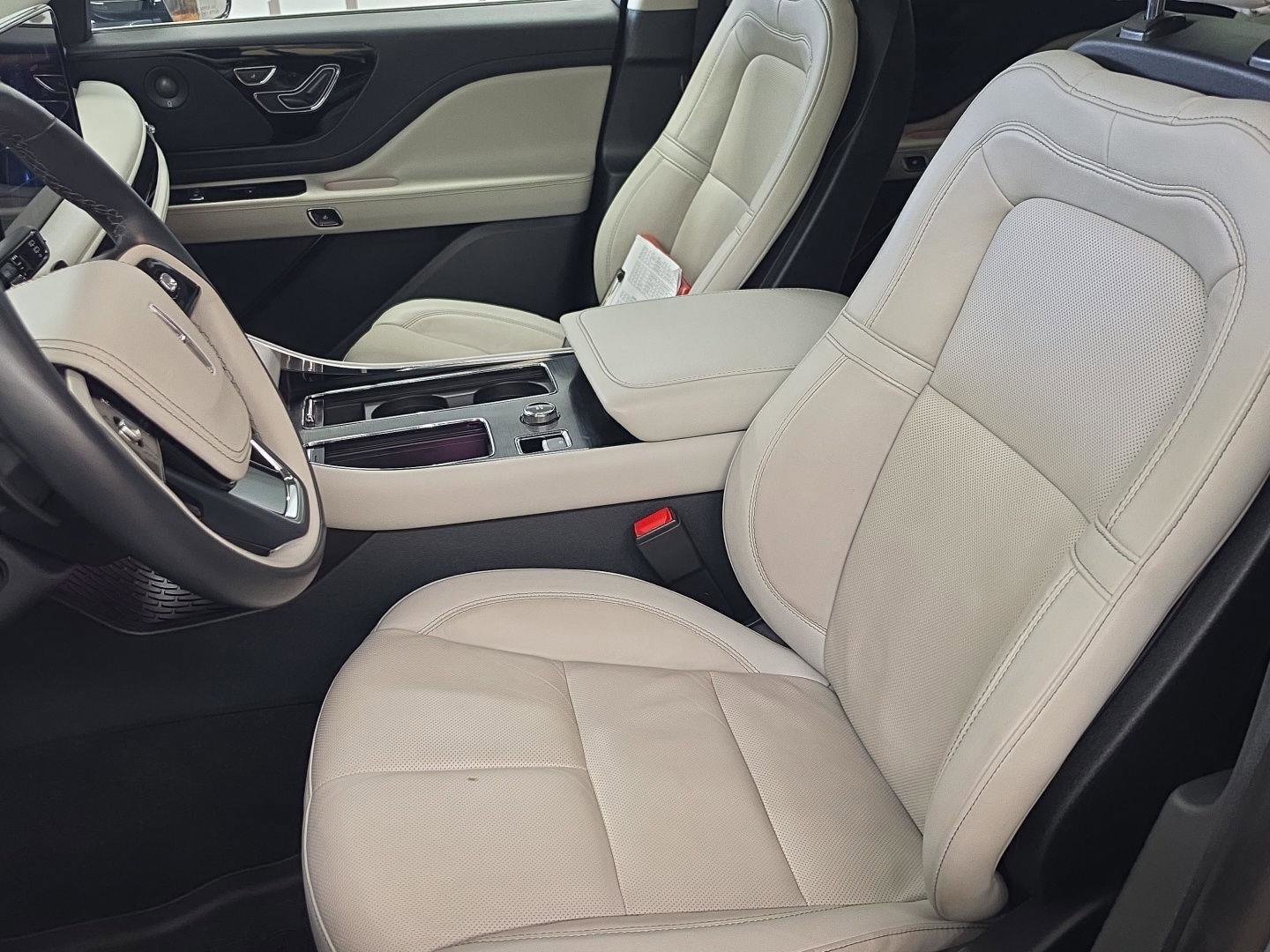 Used 2025 Lincoln Aviator Reserve w/ Illumination Package AWD/4WD image 6