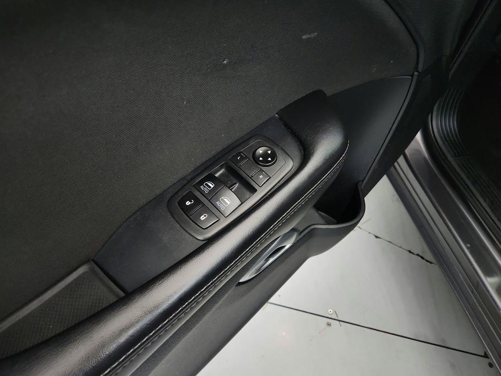 Used 2020 Dodge Challenger SXT RWD image 31