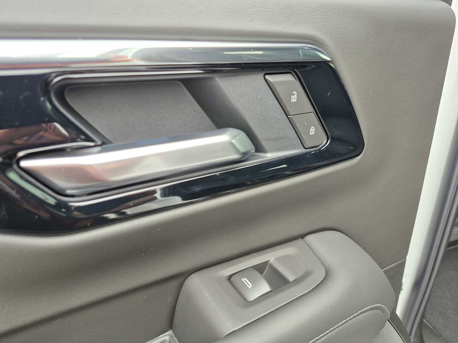 New 2026 Chevrolet Suburban LT w/ Comfort Package AWD/4WD image 32