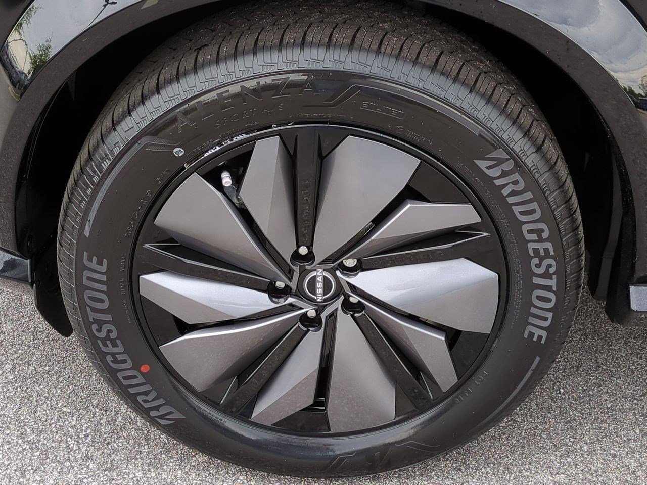 New 2024 Nissan Ariya AWD image 10