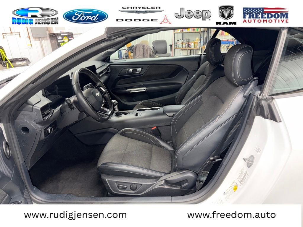 Used 2024 Ford Mustang Convertible RWD image 10