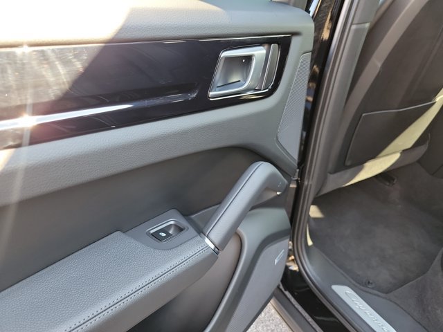 Used 2023 Porsche Cayenne AWD/4WD image 22