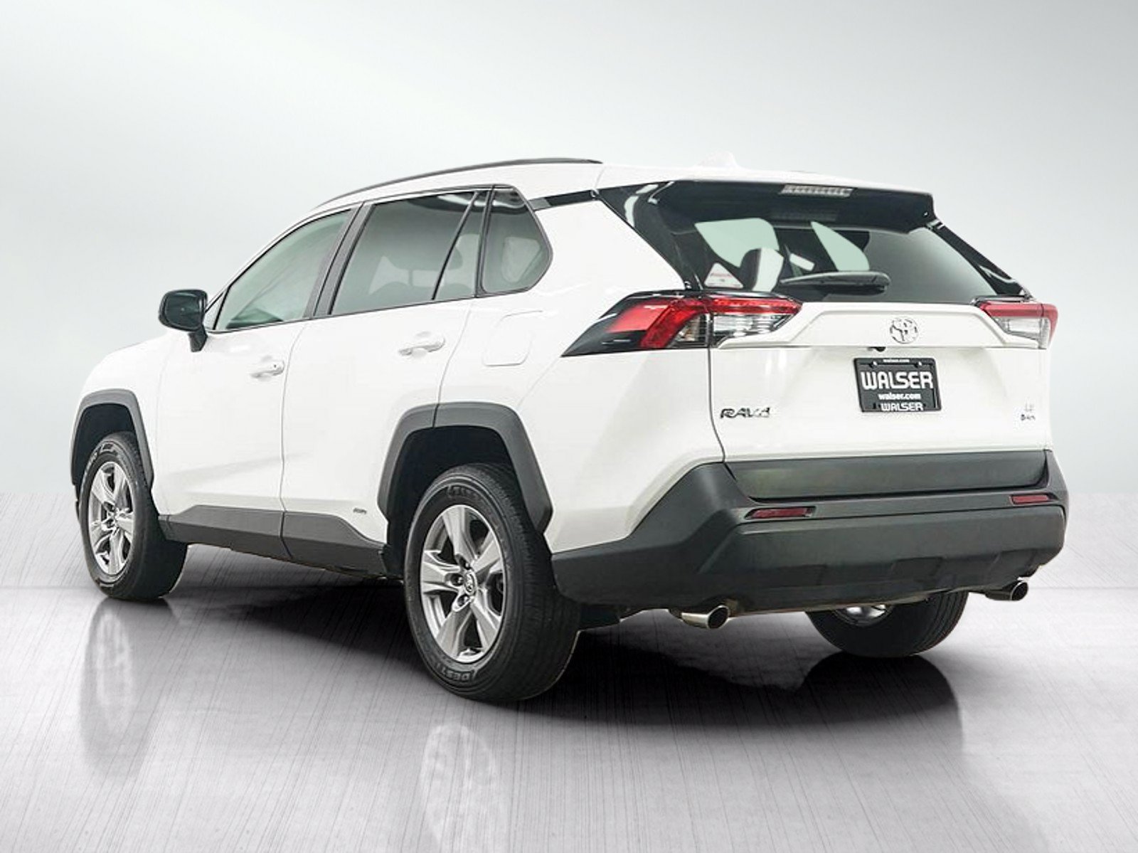 Used 2025 Toyota RAV4 LE AWD/4WD image 3