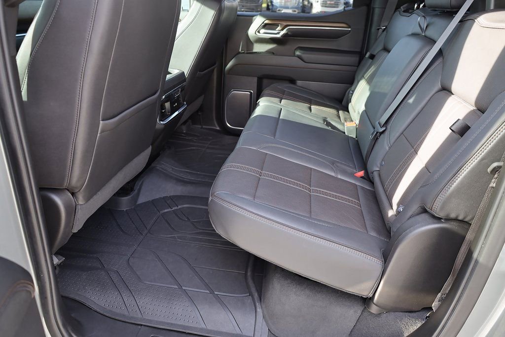 Used 2023 Chevrolet Silverado 1500 High Country w/ High Country Premium Package AWD/4WD image 17