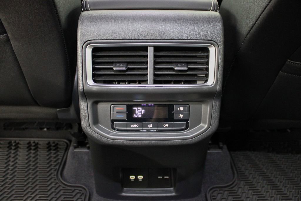 Used 2024 Volkswagen Atlas SE w/ Black Wheel Package FWD image 39