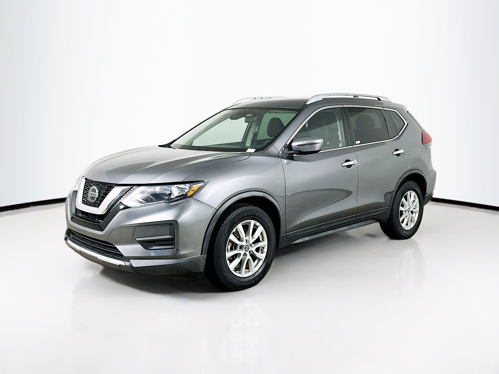 Used 2019 Nissan Rogue SV image 3