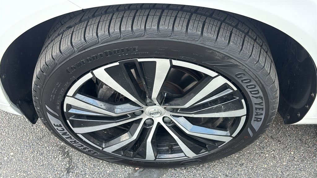 Used 2023 Volvo XC60 B5 Plus w/ Climate Package image 33