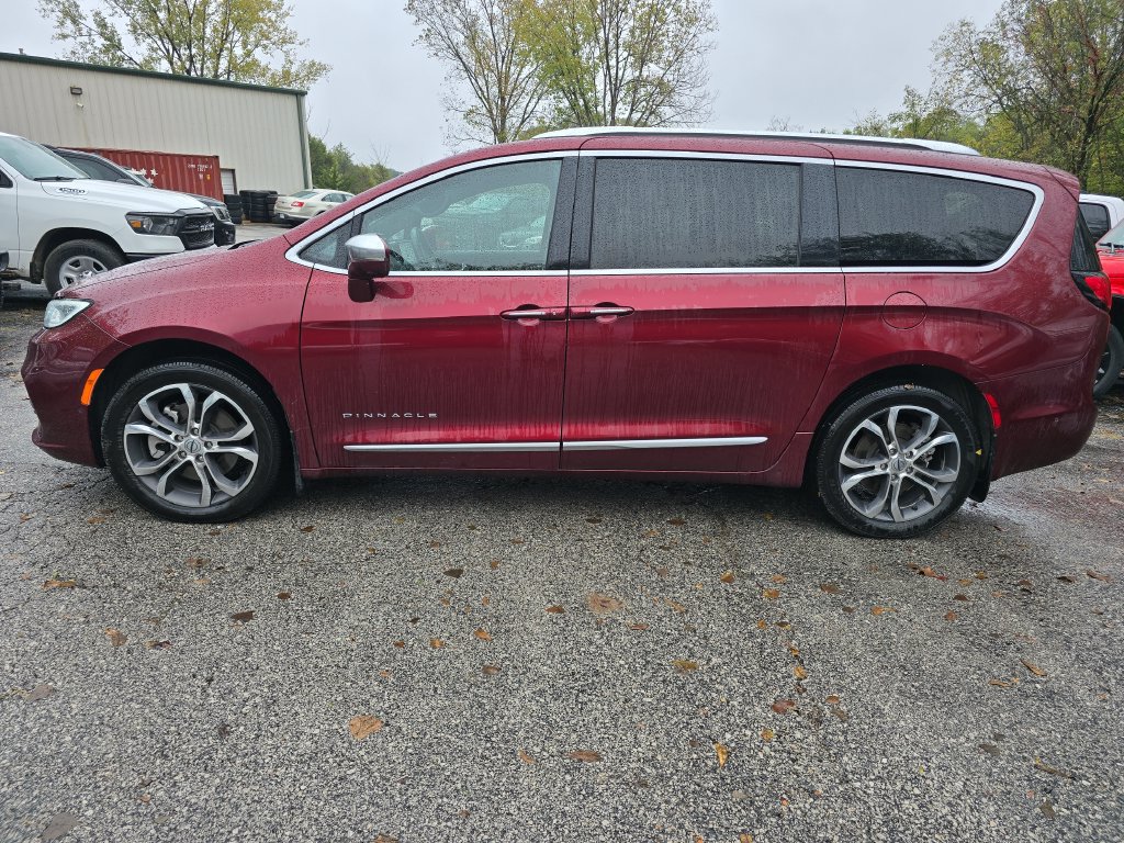 Used 2021 Chrysler Pacifica Pinnacle AWD/4WD image 3