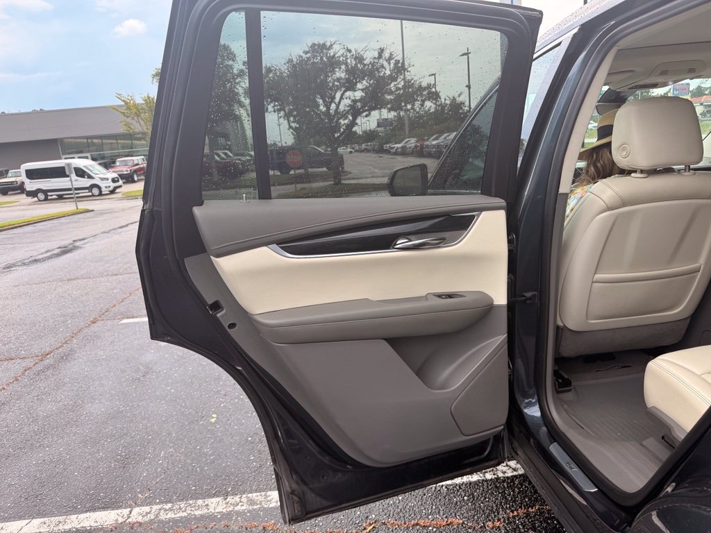 Used 2020 Cadillac XT6 Premium Luxury FWD image 7
