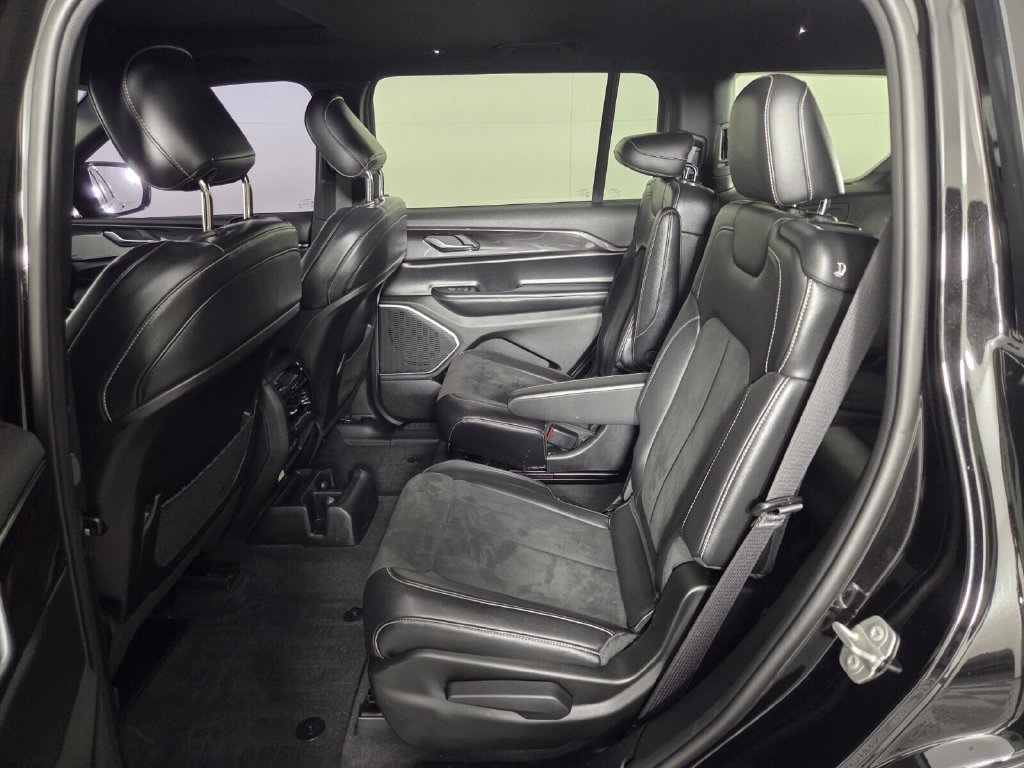 Used 2022 Jeep Grand Cherokee L Laredo RWD image 22