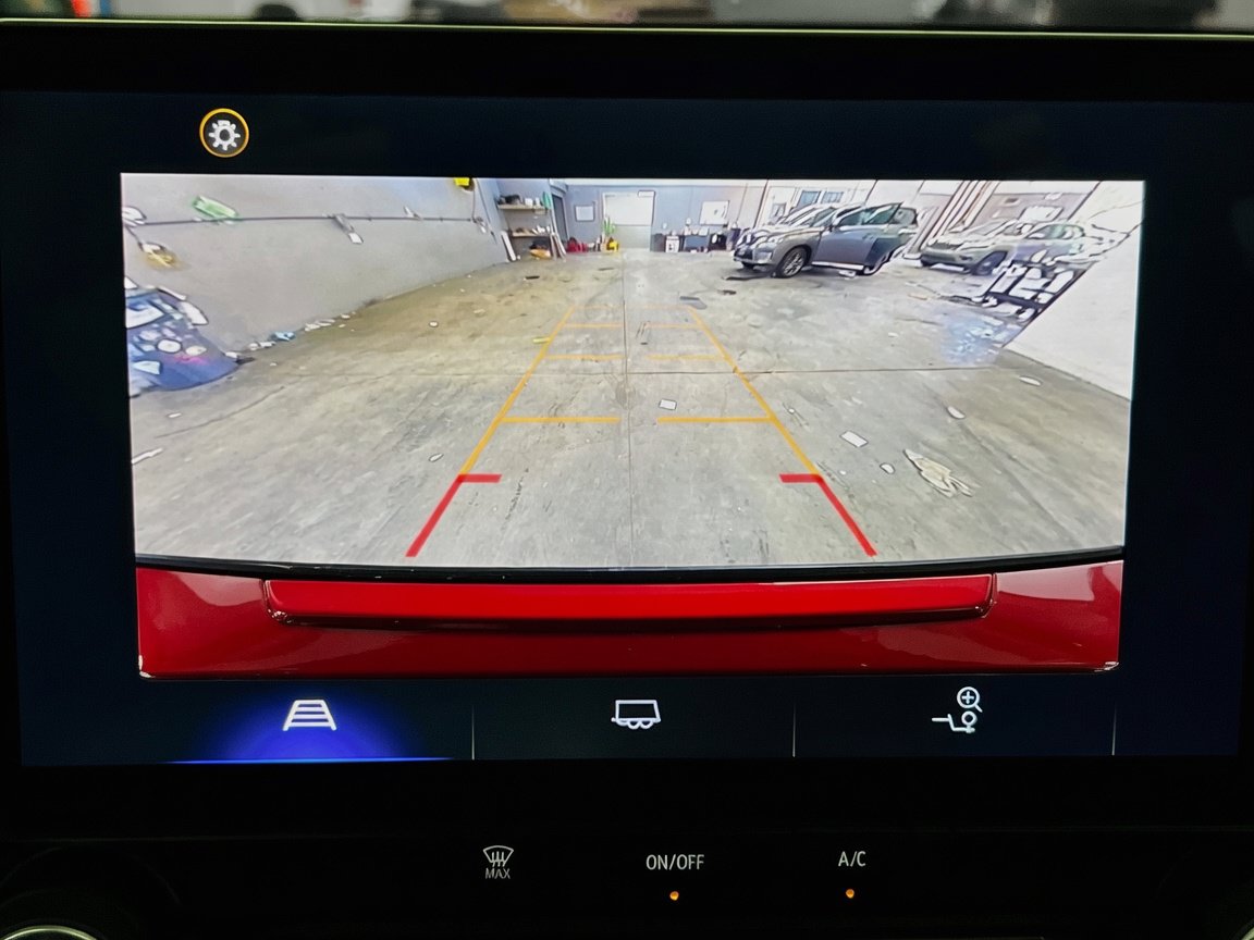 Used 2024 Chevrolet Colorado LT RWD image 9