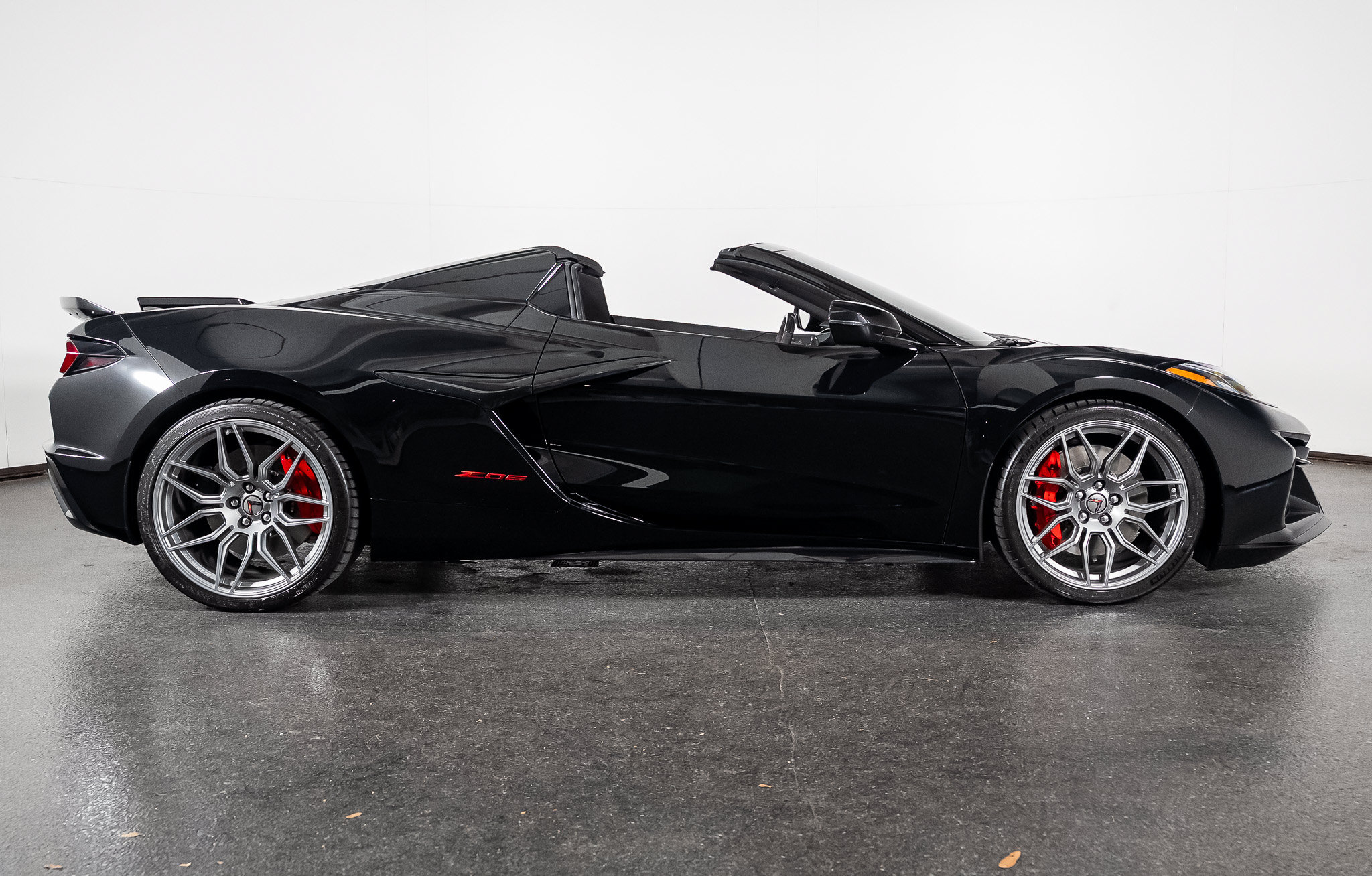Used 2025 Chevrolet Corvette Z06 RWD image 31
