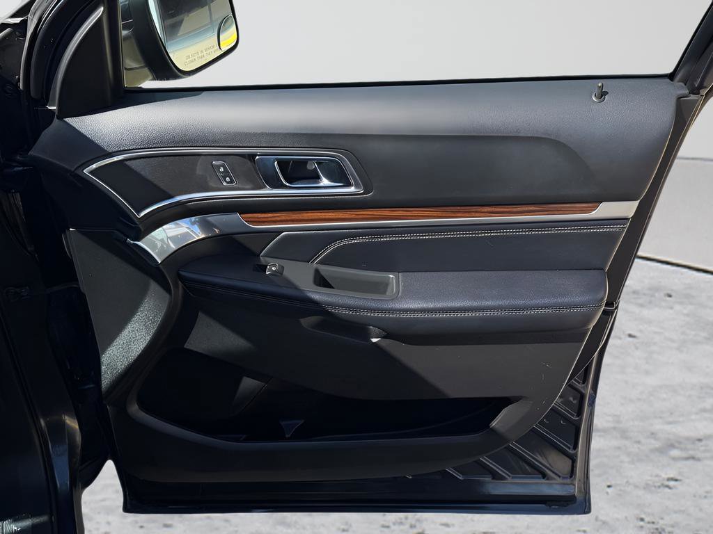 Used 2017 Ford Explorer Limited w/ Equipment Group 301A image 32