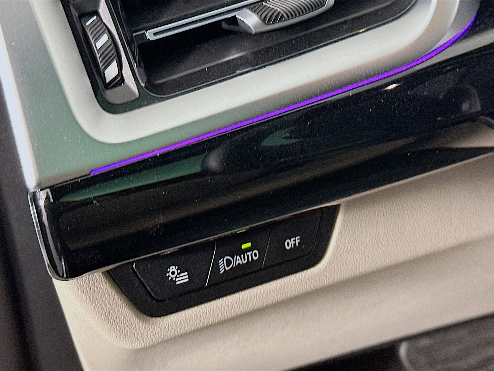 Used 2025 BMW X2 xDrive28i AWD/4WD image 16