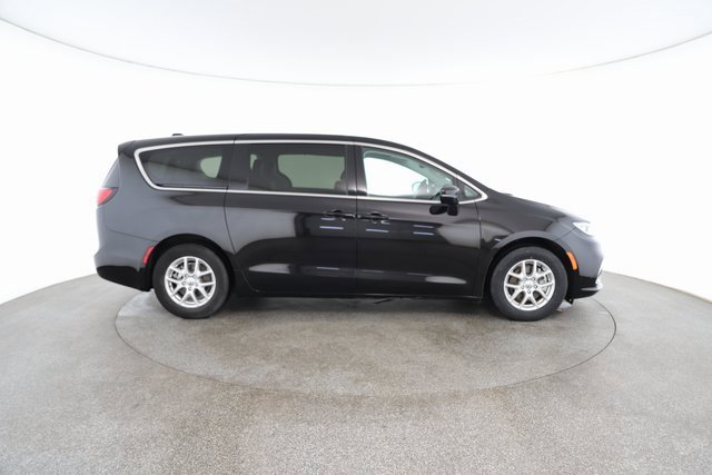 Used 2024 Chrysler Pacifica Touring-L image 22