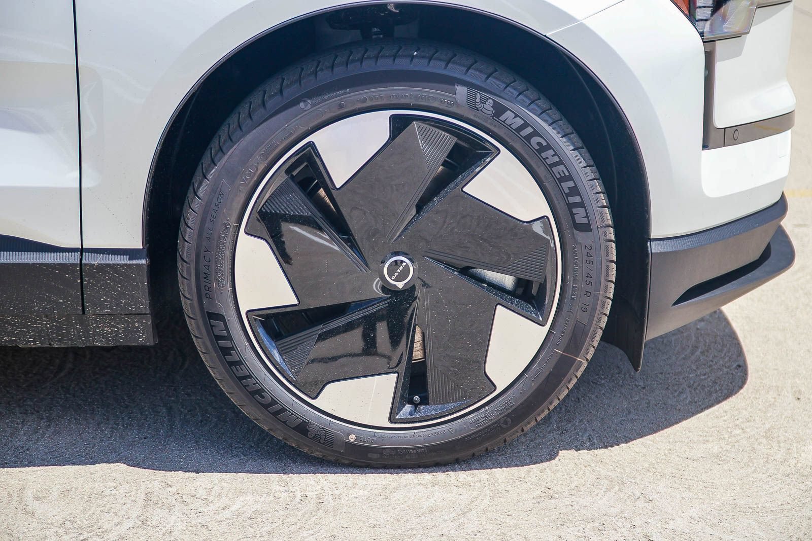 New 2026 Volvo EX30 Plus AWD/4WD image 9