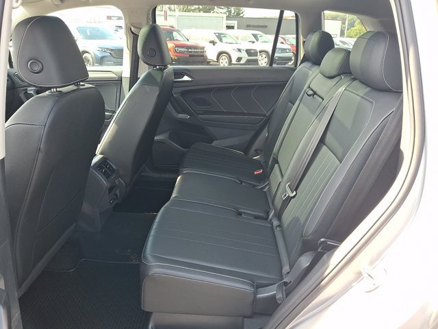 Used 2023 Volkswagen Tiguan SE w/ Panoramic Sunroof Package AWD/4WD image 14