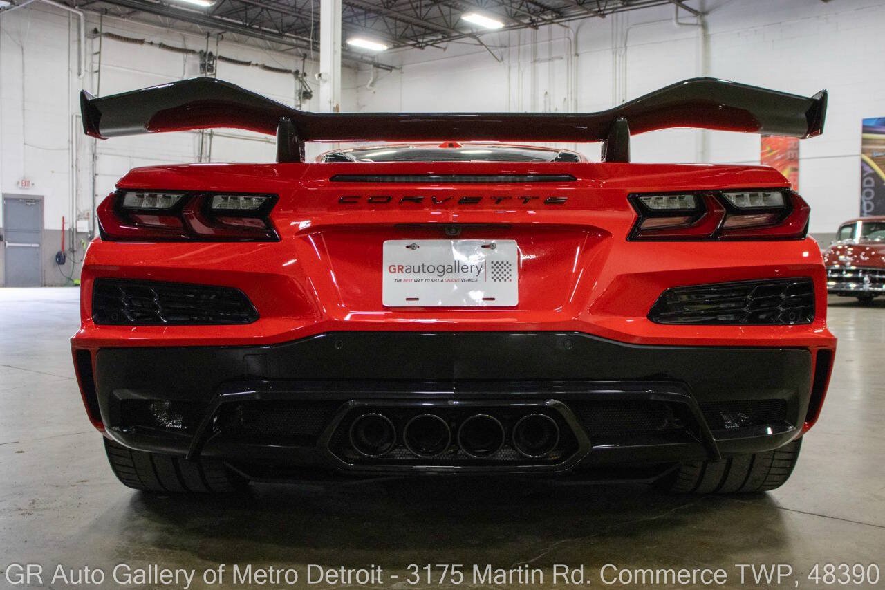 Used 2023 Chevrolet Corvette Z06 w/ Z07 Performance Package RWD image 7