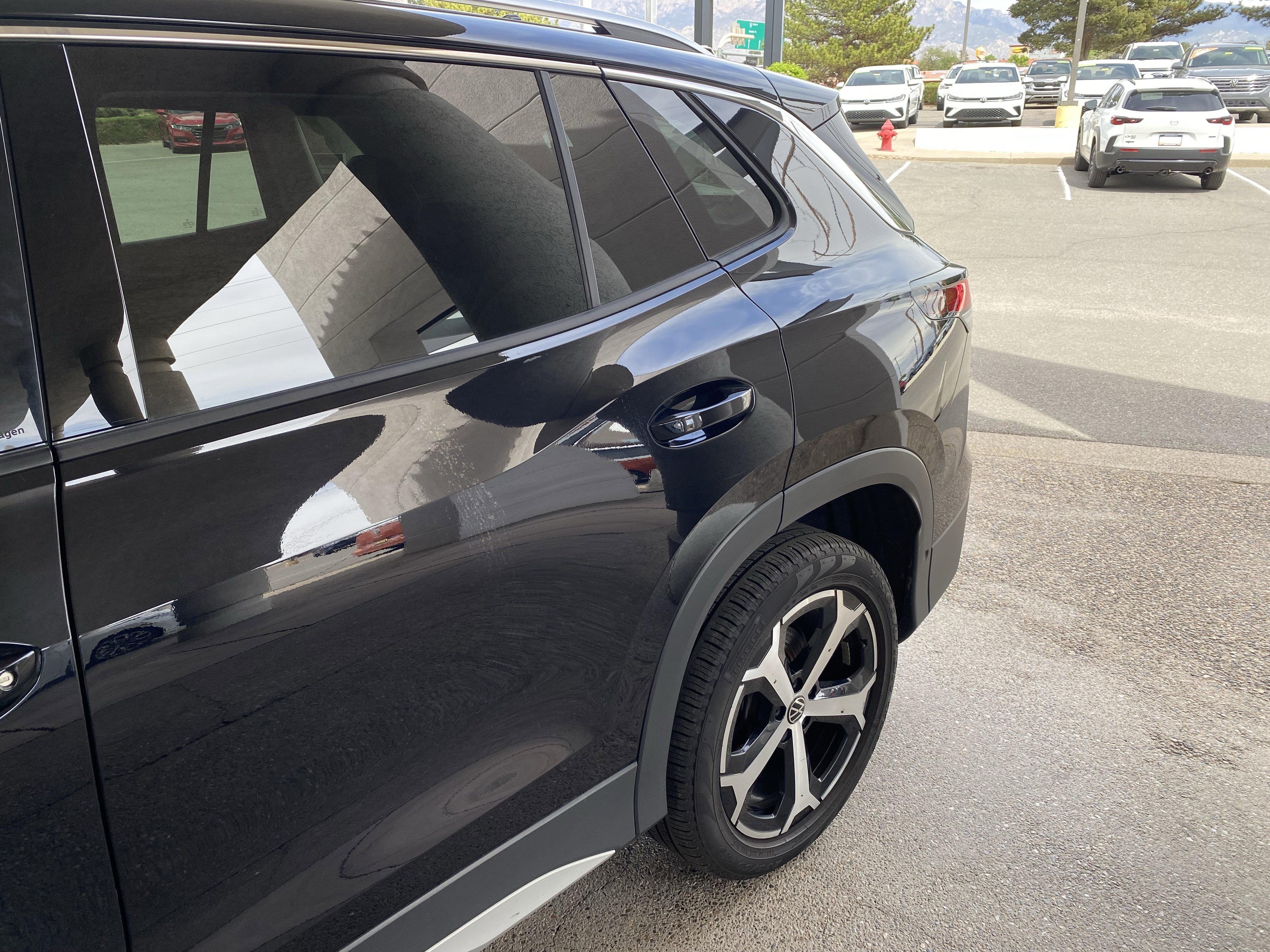 Used 2025 Volkswagen Tiguan SE w/ Panoramic Sunroof Package AWD/4WD image 46