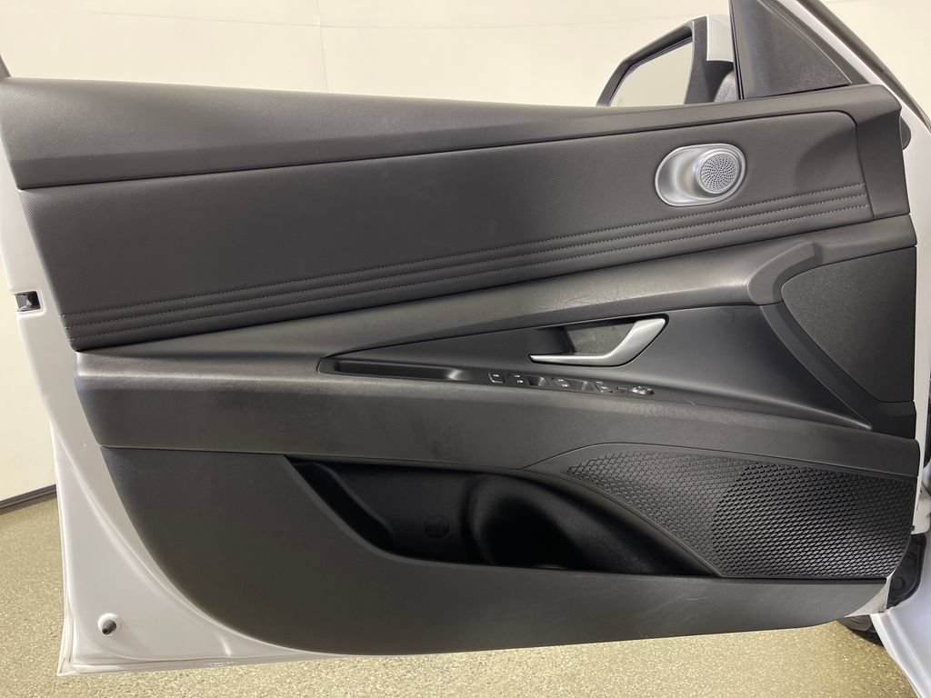Certified 2025 Hyundai Elantra SEL FWD image 19