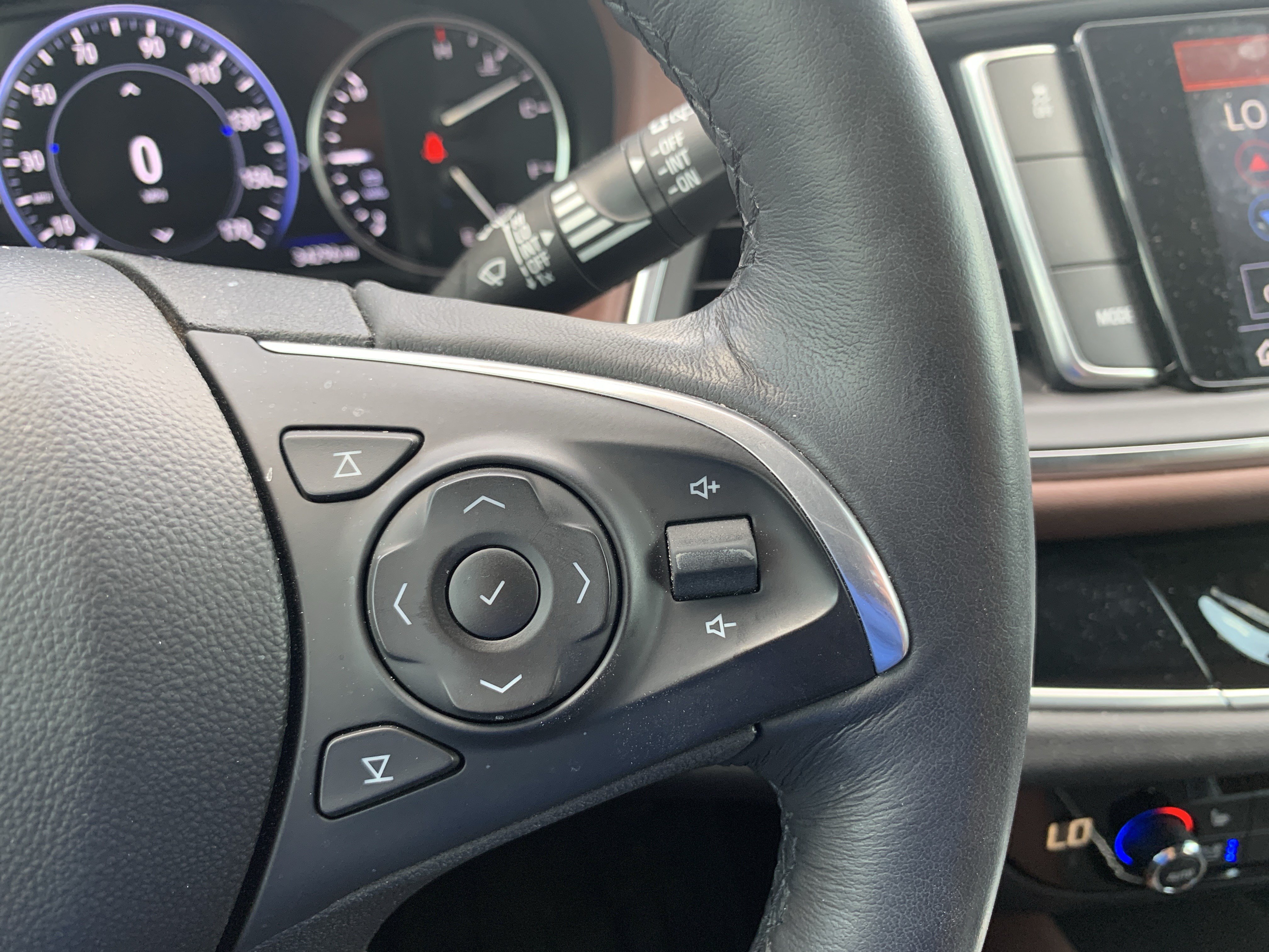 Used 2021 Buick Enclave Avenir w/ Avenir Technology Package FWD image 3