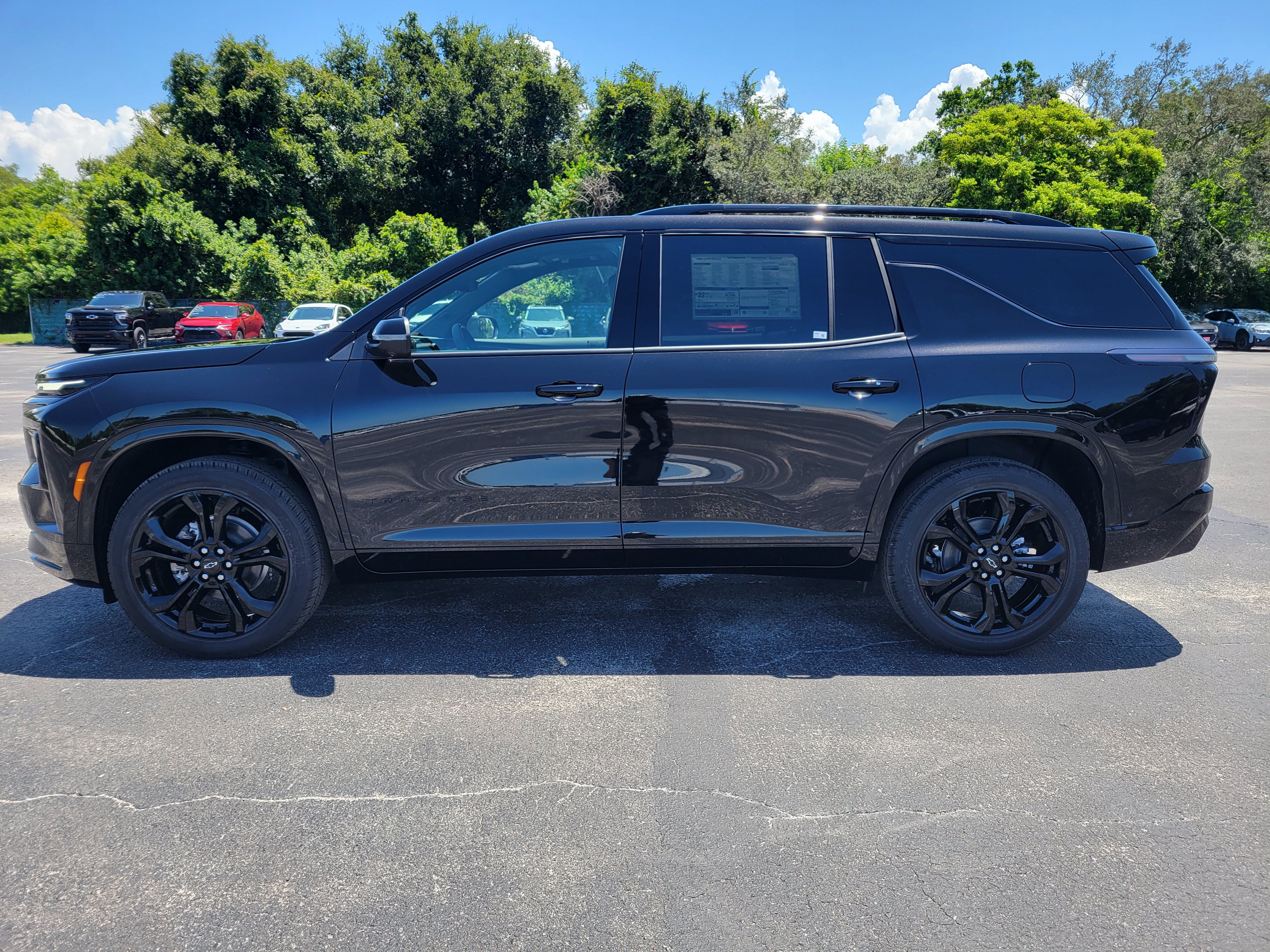 New 2027 Chevrolet Traverse RS w/ LPO, Floor Liner Package FWD image 11