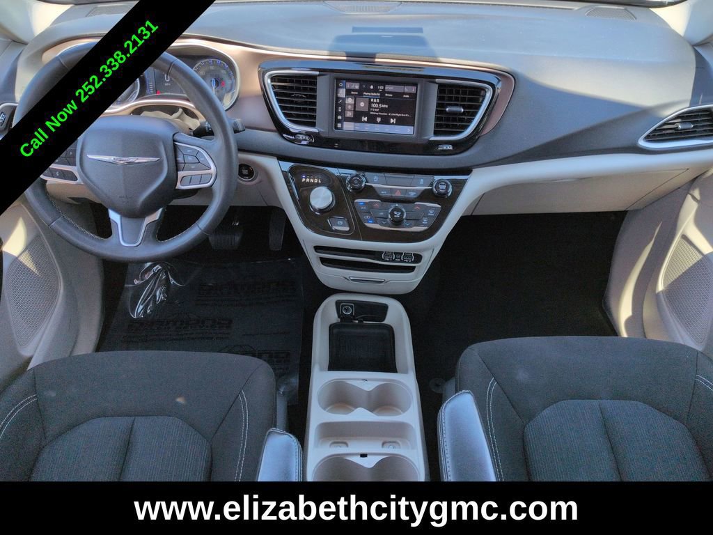 Used 2023 Chrysler Voyager LX FWD image 17