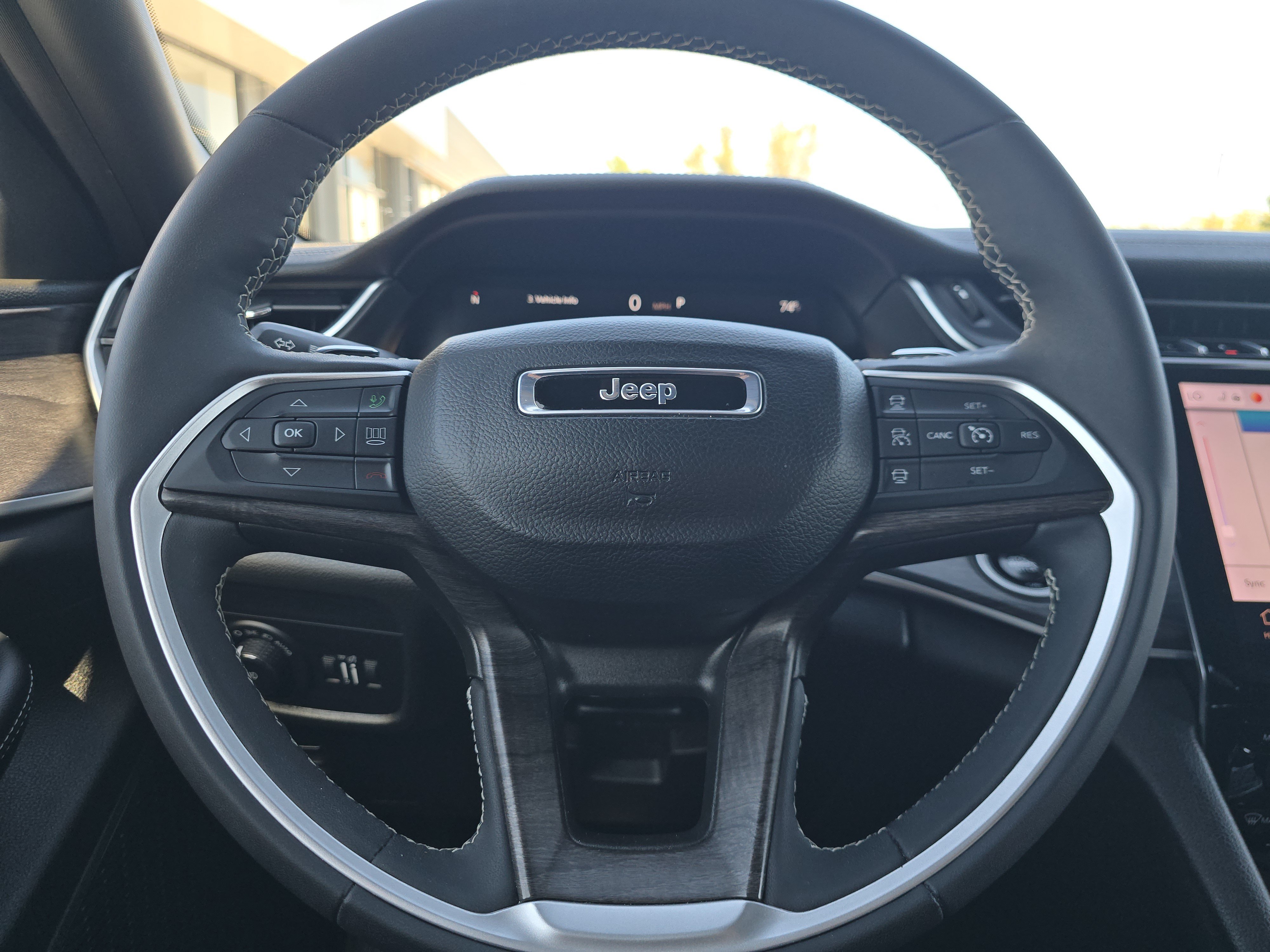 Used 2024 Jeep Grand Cherokee L Limited AWD/4WD image 24