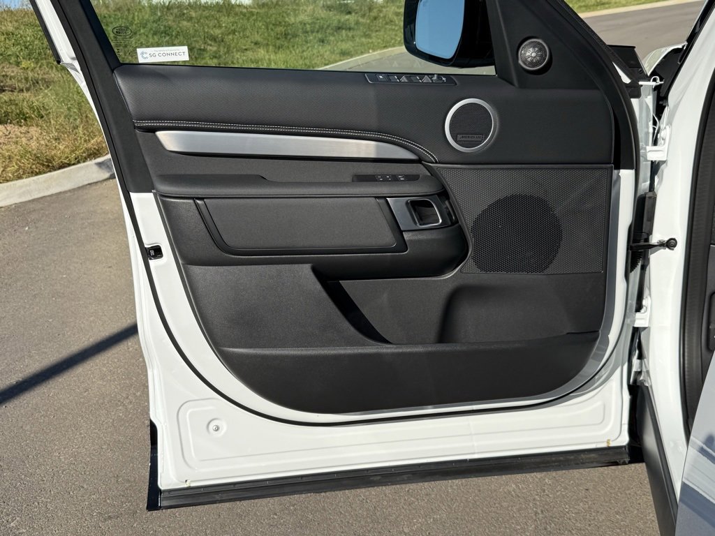 New 2026 Land Rover Discovery Limited Edition image 14