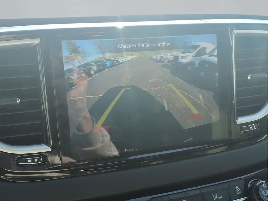 Used 2024 Chrysler Pacifica Touring-L FWD image 8