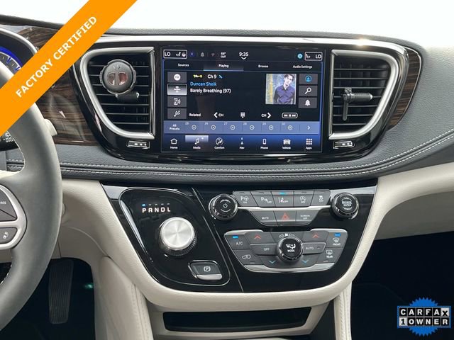 Used 2024 Chrysler Pacifica Limited image 17