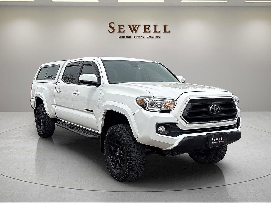 Used 2022 Toyota Tacoma SR5 w/ Black Out Package (TMS) AWD/4WD image 4