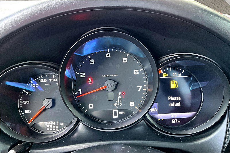 Used 2018 Porsche Macan AWD/4WD image 17