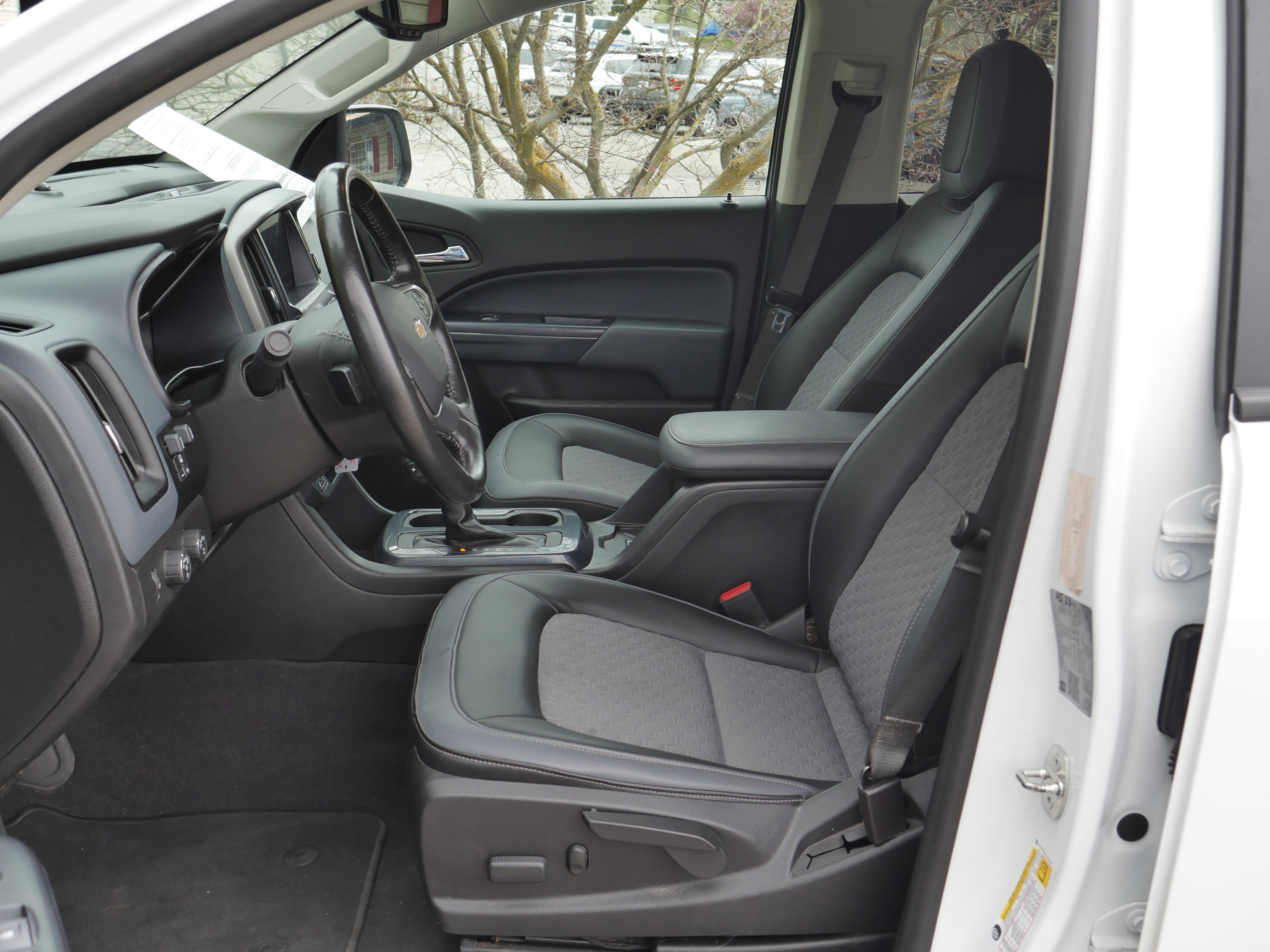 Used 2020 Chevrolet Colorado Z71 image 3